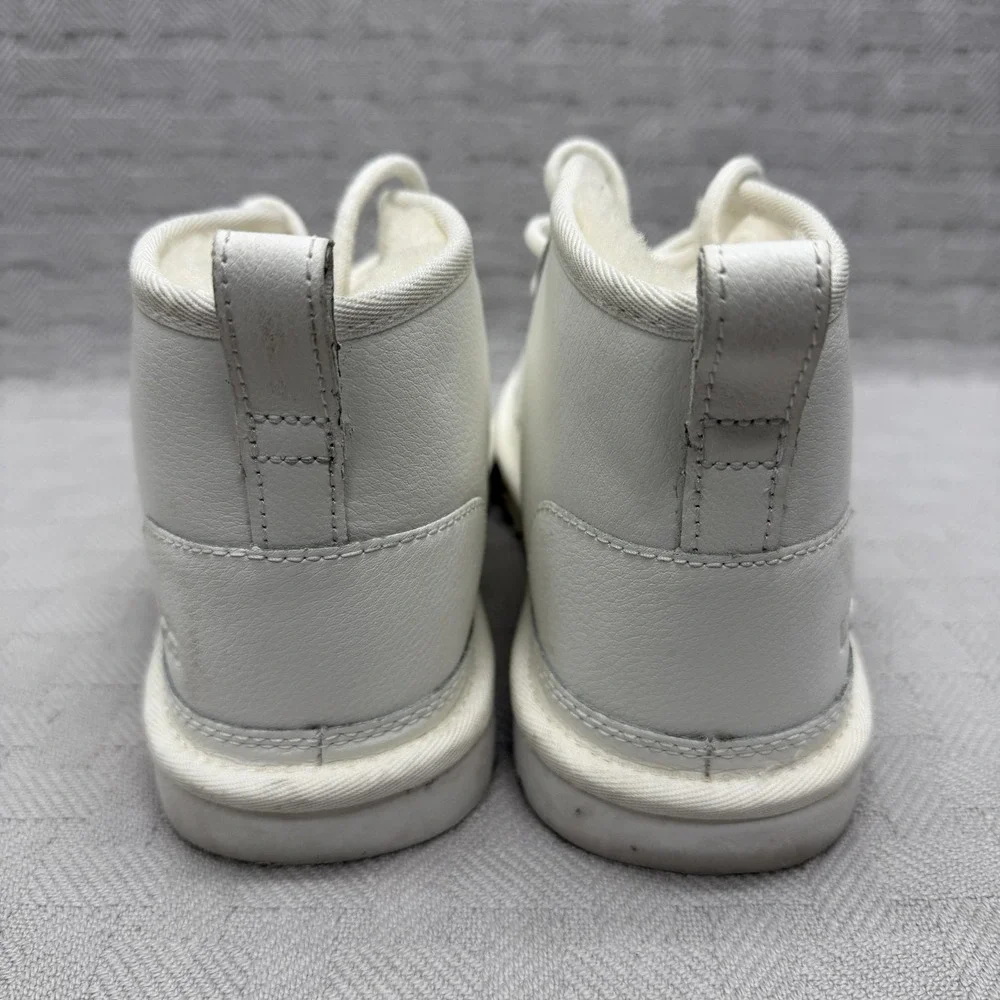 UGG Chukka Boots Mens Size 7‎ White Leather Logo Ankle Shearling Lined 1129470